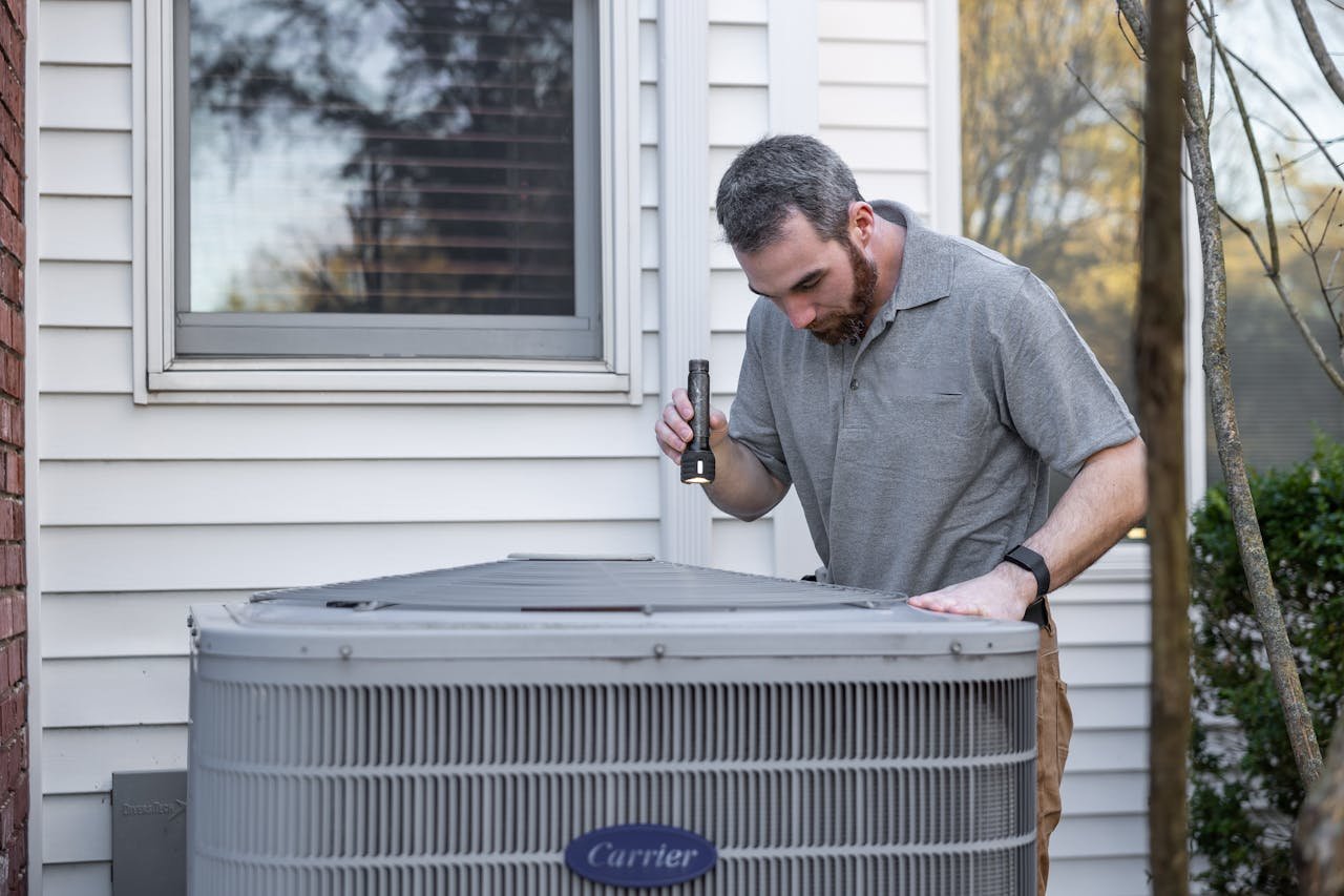 gallery-img-02 technician-inspecting-outdoor-hvac-unit-32497161